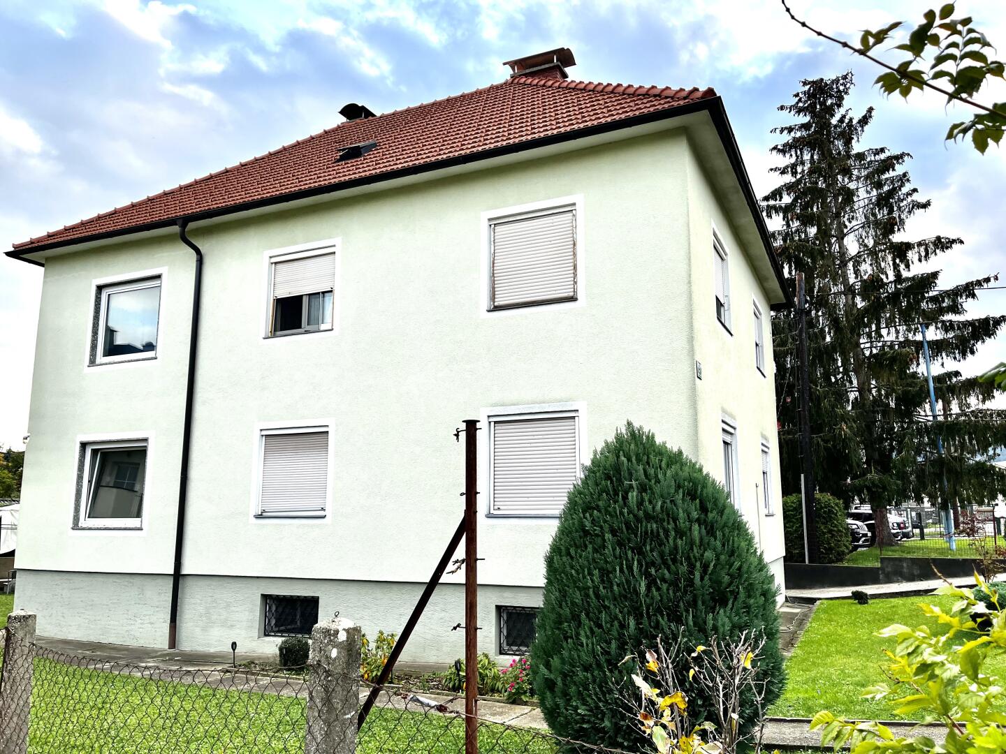 2 Familienhaus - Ausbaureserve im Dach, weiteres Potential für Erweiterung- Dichte 0,6