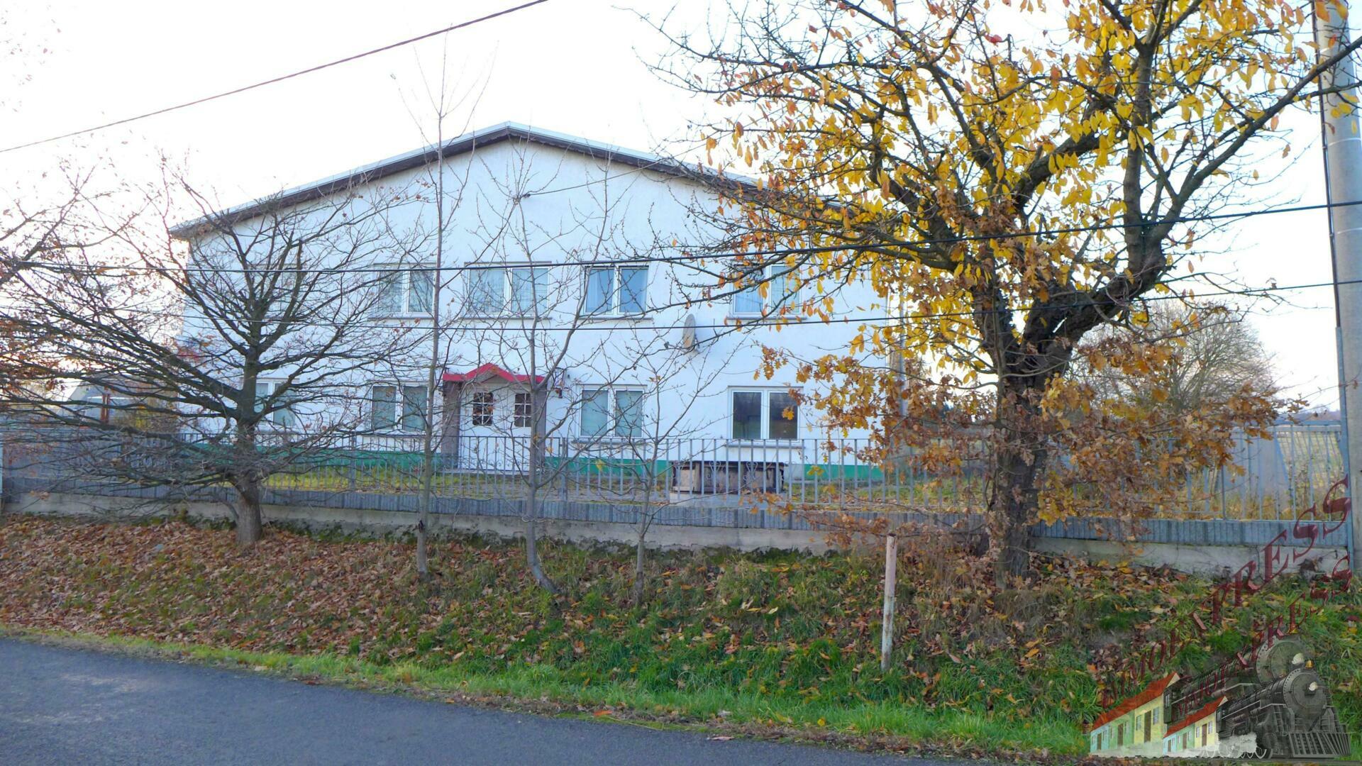 Halle Front