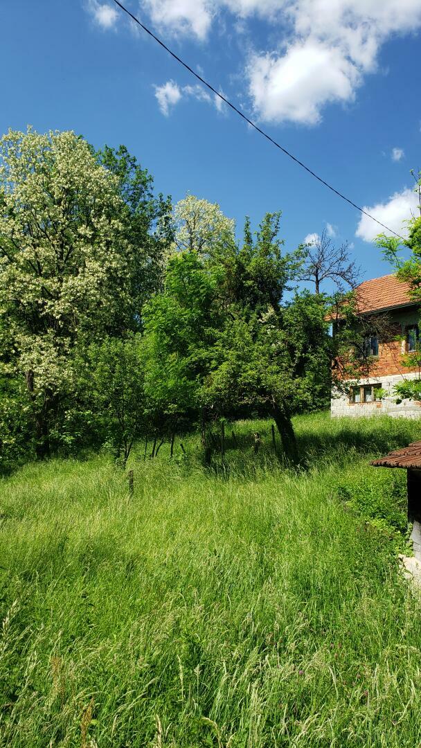 Kroatien/nahe Zagreb: Kleines Wohnhaus im Grünen