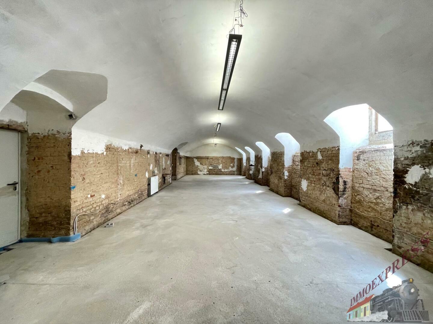 Zur Vermietung, Lager / Büro Souterrain im 1. Bezirk Nähe Rathausplatz