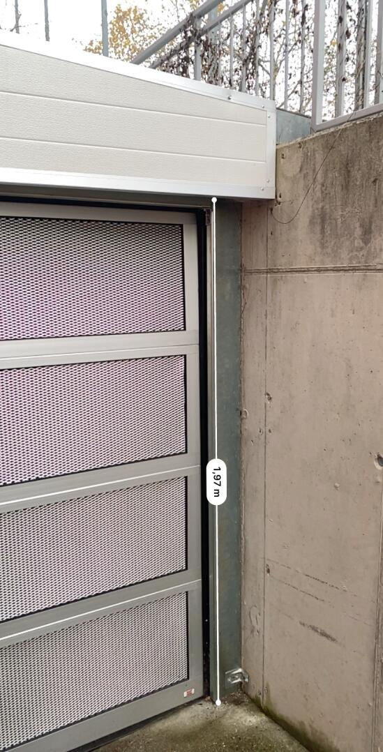 Einfahrtshöhe rund 2 Meter