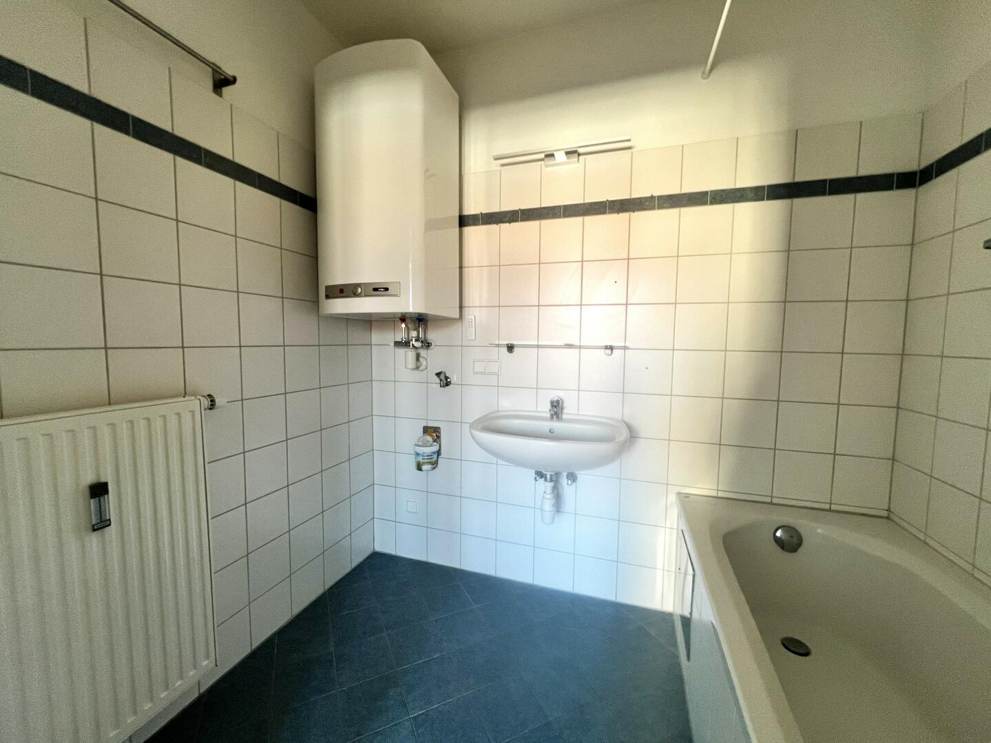 Bad mit Wanne
