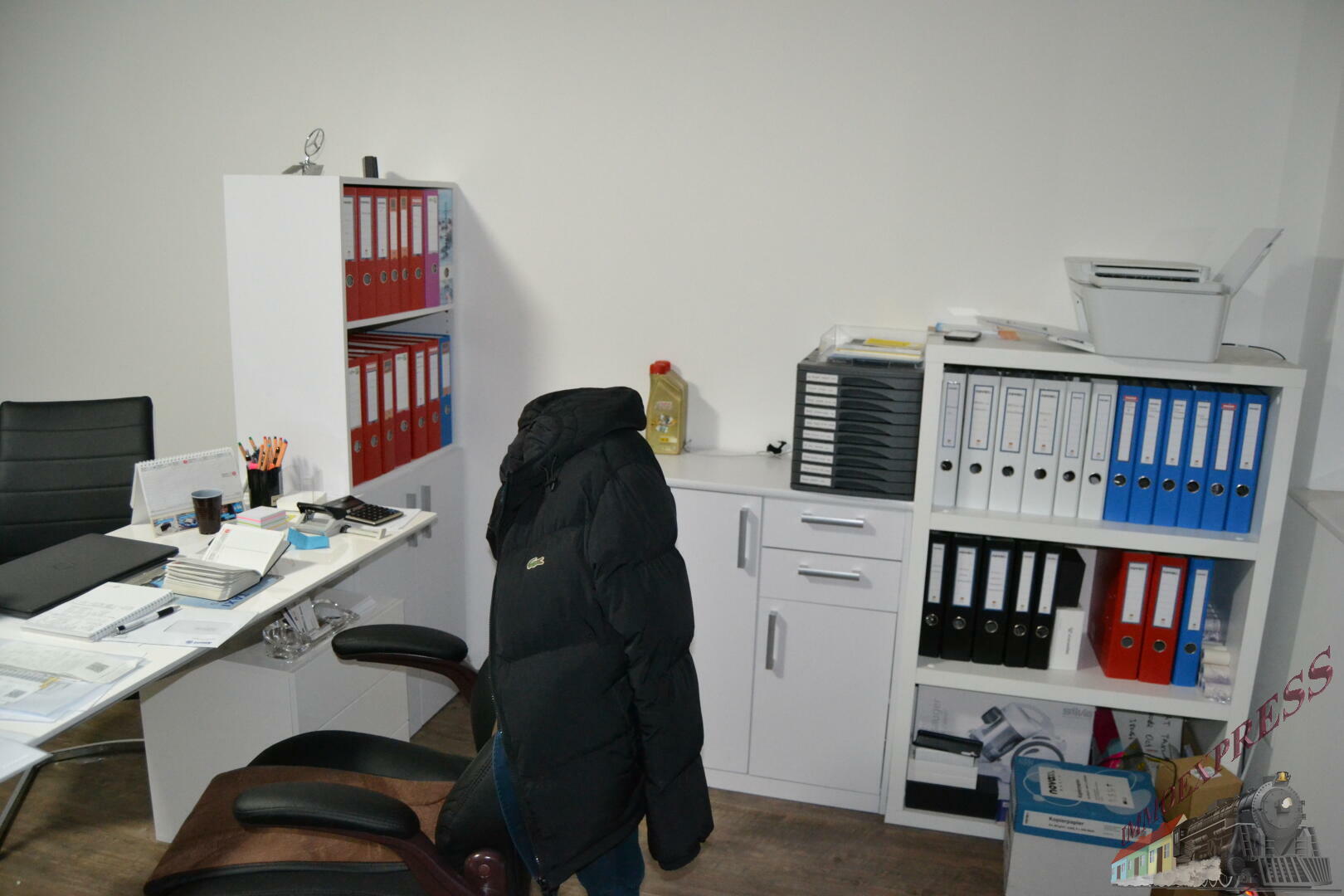 Attraktives Büro in perfekter Flughafennähe - zur Mitbenützung 1 x pro Woche - für Firmensitz - 108,-- € all inclusive netto!!!