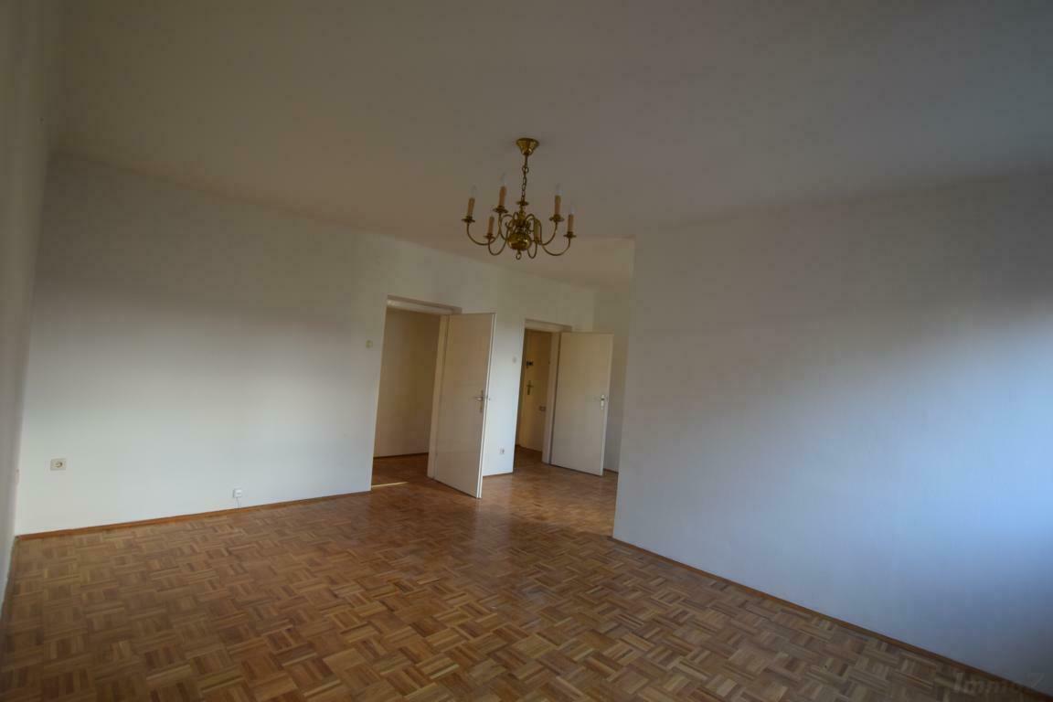 2-Zimmer-Wohnung mit kleiner Loggia, Bezirk St. Leonhard