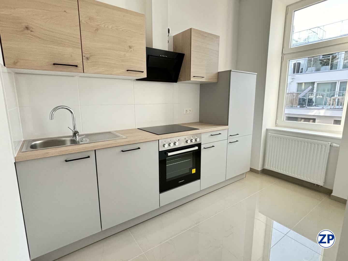 Parifiziertes voll vermietetes Zinshaus mit potential zum DG Ausbau - stabile Rendite, viele neu sanierte Wohnungen ! /  / 1200 Wien / Bild 2