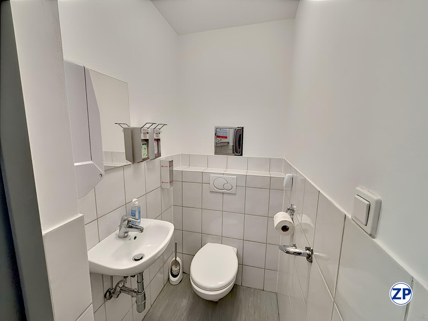 Hausetage in einem Dreiparteienhaus am Laaer Berg mit Garagenplatz ! /  / 1100 Wien / Bild 9