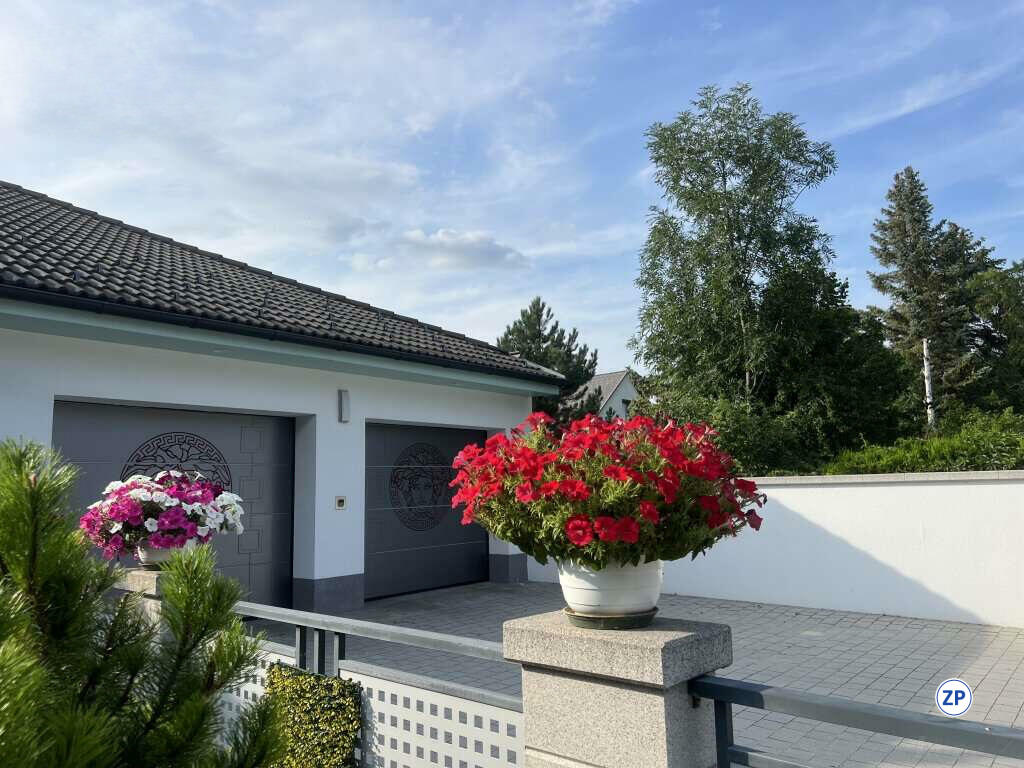Traumhaus mit Pool und zwei Garagenstellpltzen ! /  / 2603 Felixdorf / Bild 11