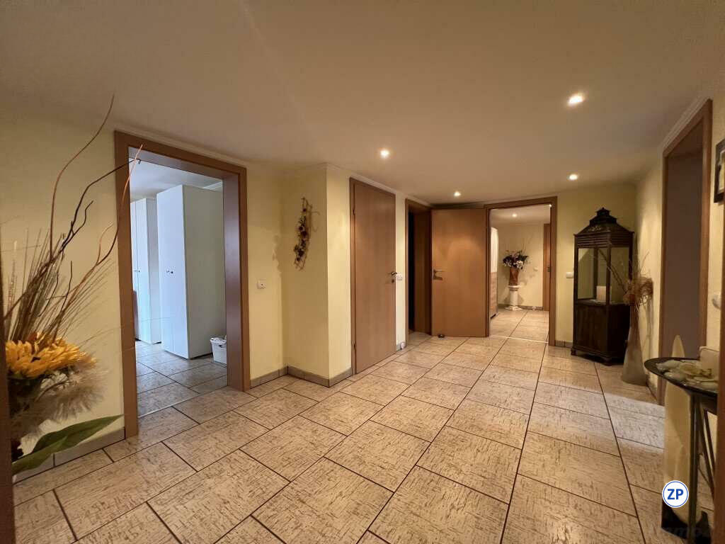 Traumhaus mit Pool und zwei Garagenstellpltzen ! /  / 2603 Felixdorf / Bild 6