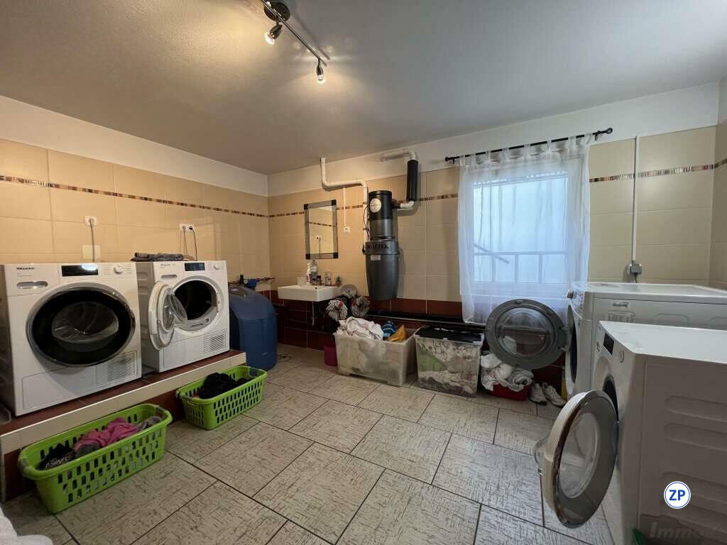 Traumhaus mit Pool und zwei Garagenstellpltzen ! /  / 2603 Felixdorf / Bild 9