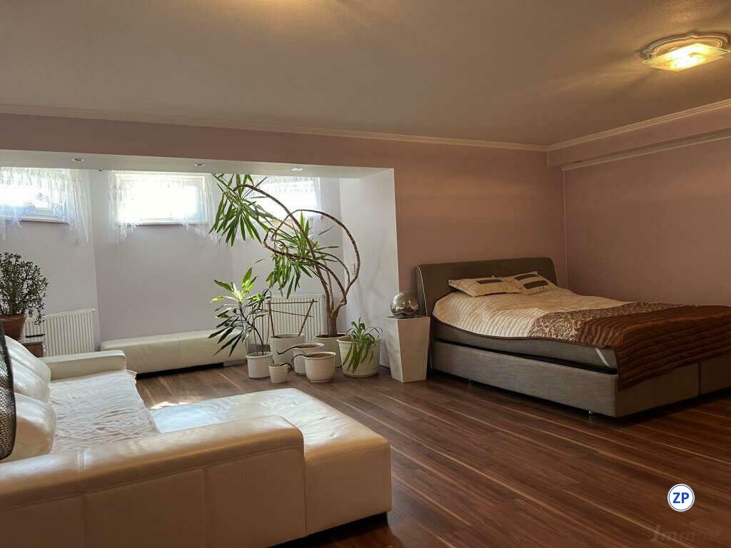 Traumhaus mit Pool und zwei Garagenstellpltzen ! /  / 2603 Felixdorf / Bild 4