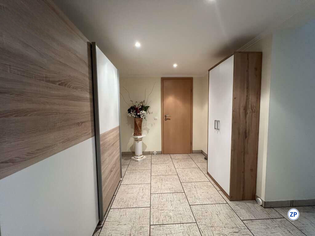 Traumhaus mit Pool und zwei Garagenstellpltzen ! /  / 2603 Felixdorf / Bild 3