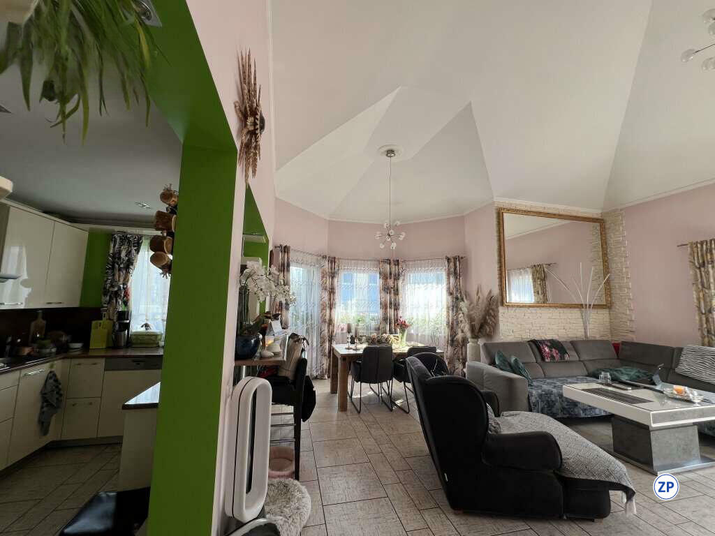 Traumhaus mit Pool und zwei Garagenstellpltzen ! /  / 2603 Felixdorf / Bild 2