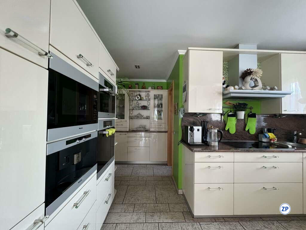 Traumhaus mit Pool und zwei Garagenstellpltzen ! /  / 2603 Felixdorf / Bild 1
