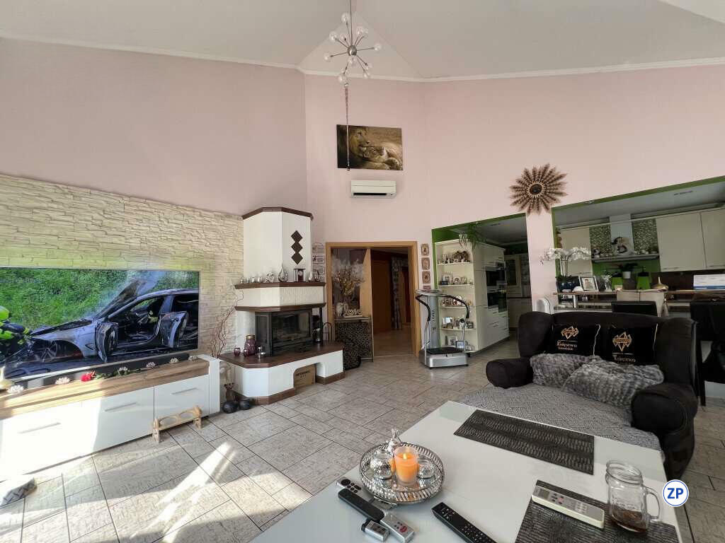 Traumhaus mit Pool und zwei Garagenstellpltzen ! /  / 2603 Felixdorf / Bild 8
