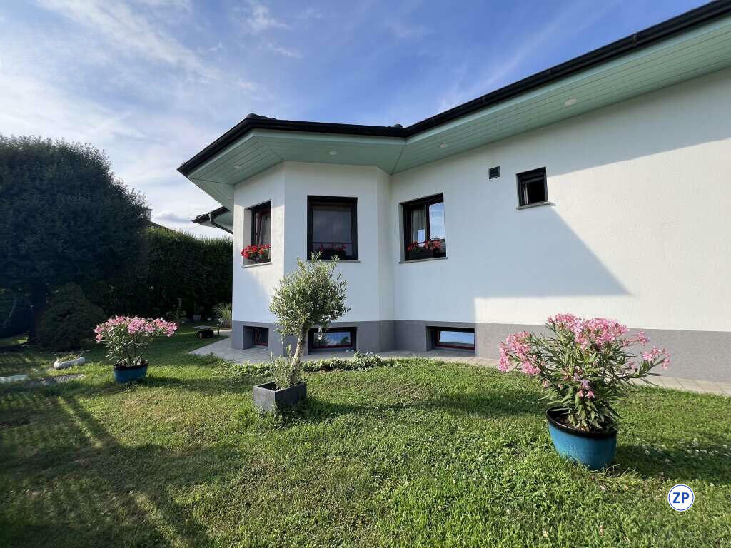 Traumhaus mit Pool und zwei Garagenstellpltzen ! /  / 2603 Felixdorf / Bild 6