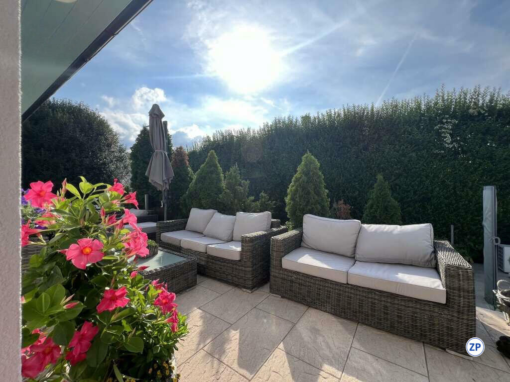 Traumhaus mit Pool und zwei Garagenstellpltzen ! /  / 2603 Felixdorf / Bild 2