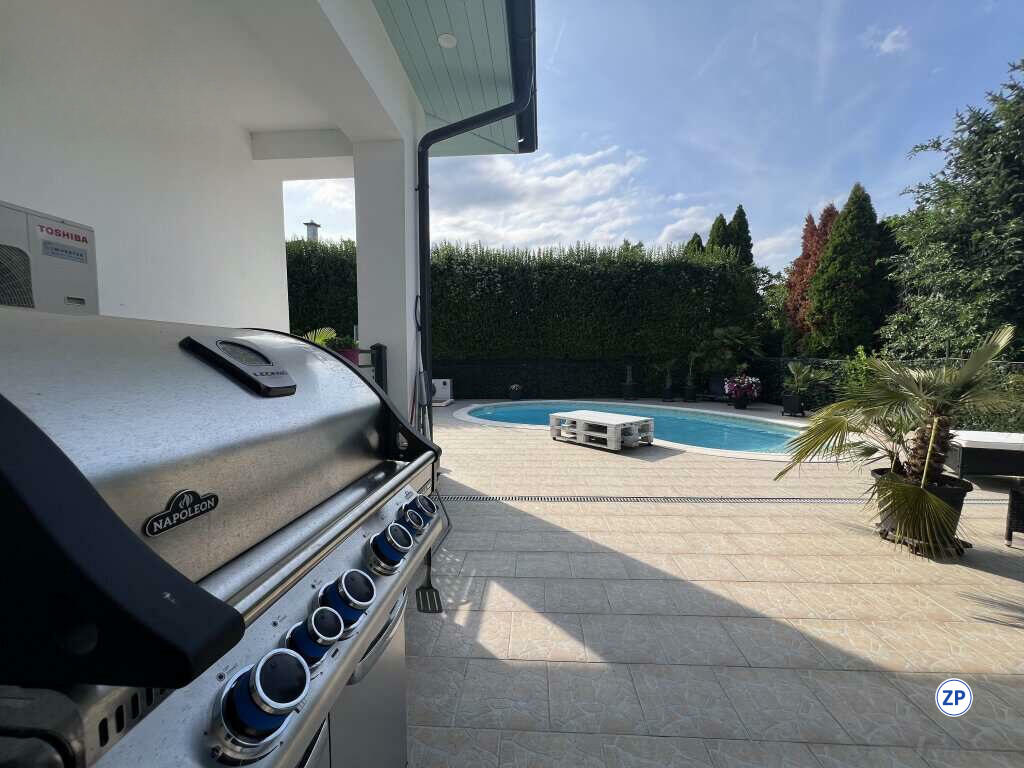 Traumhaus mit Pool und zwei Garagenstellpltzen ! /  / 2603 Felixdorf / Bild 1