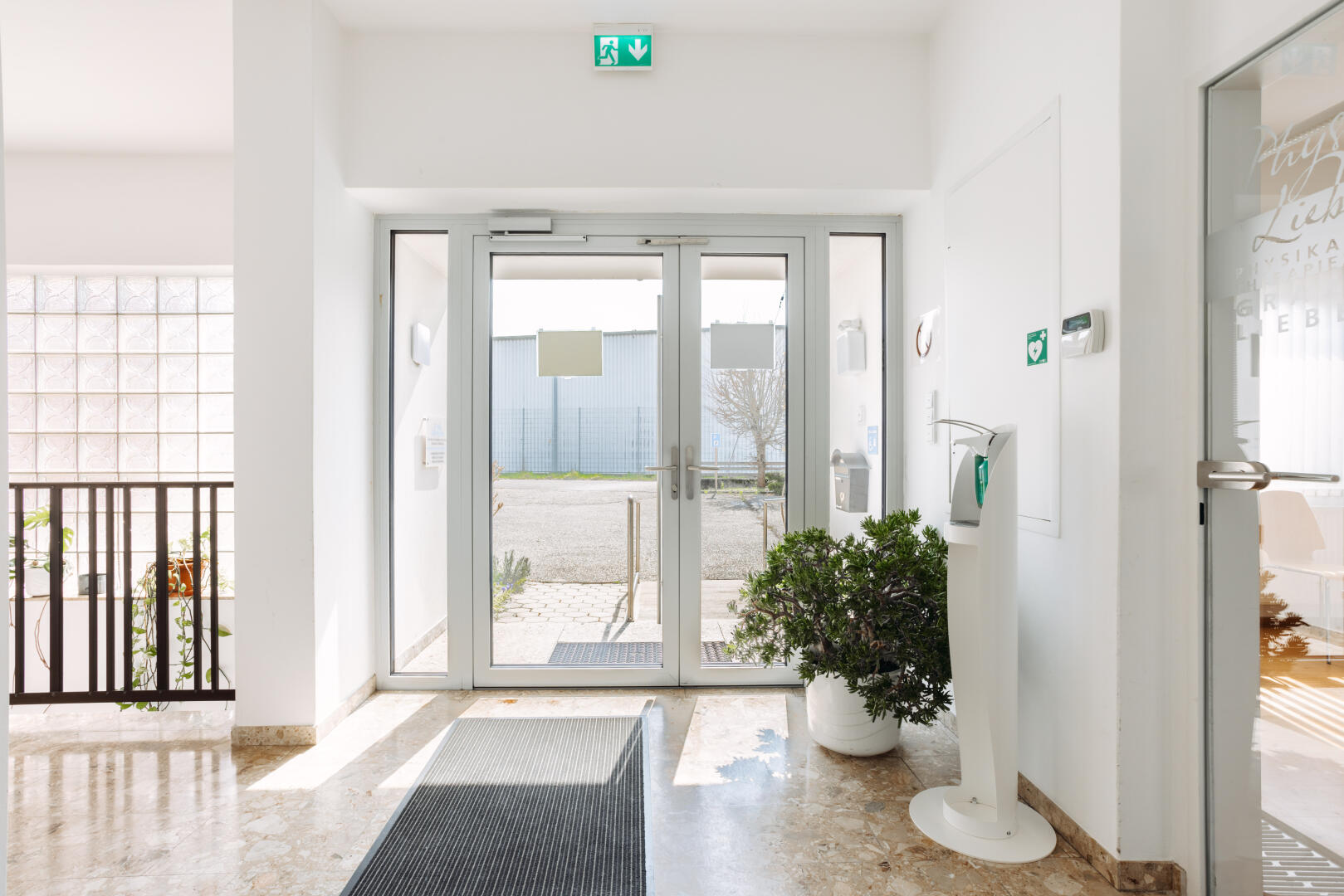 Büro / Praxis / Geschäftsräume mit Parkplatz zu verkaufen