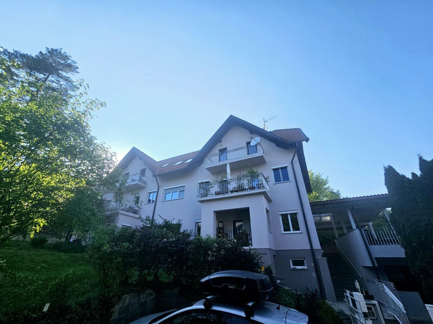 Lichtdurchflutete Stadtoase mit Galerie & Garcionerre im Erdgeschoss