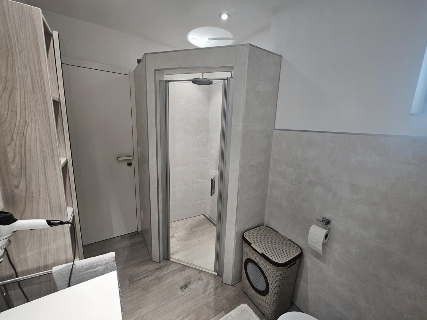 Moderne & vielseitige 4-Zimmer-Wohnung mit grozgiger Terrasse, Eigengarten und Bro-Keller /  / 8053 Graz,16.Bez.:Stragang / Bild 7