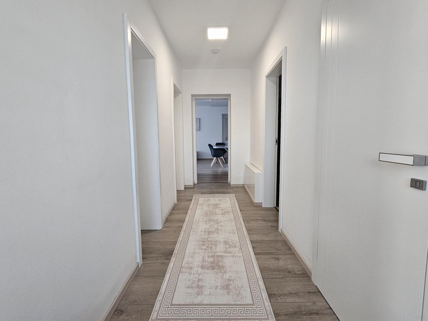 Moderne & vielseitige 4-Zimmer-Wohnung mit grozgiger Terrasse, Eigengarten und Bro-Keller /  / 8053 Graz,16.Bez.:Stragang / Bild 6