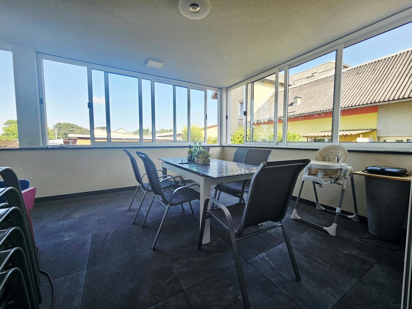 Moderne & vielseitige 4-Zimmer-Wohnung mit grozgiger Terrasse, Eigengarten und Bro-Keller /  / 8053 Graz,16.Bez.:Stragang / Bild 2