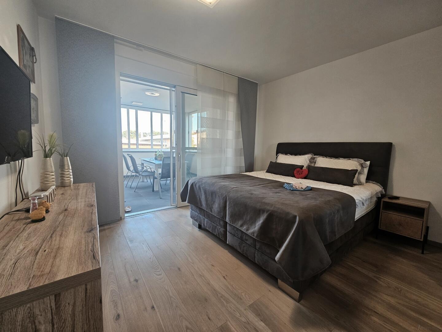 Moderne & vielseitige 4-Zimmer-Wohnung mit grozgiger Terrasse, Eigengarten und Bro-Keller /  / 8053 Graz,16.Bez.:Stragang / Bild 5