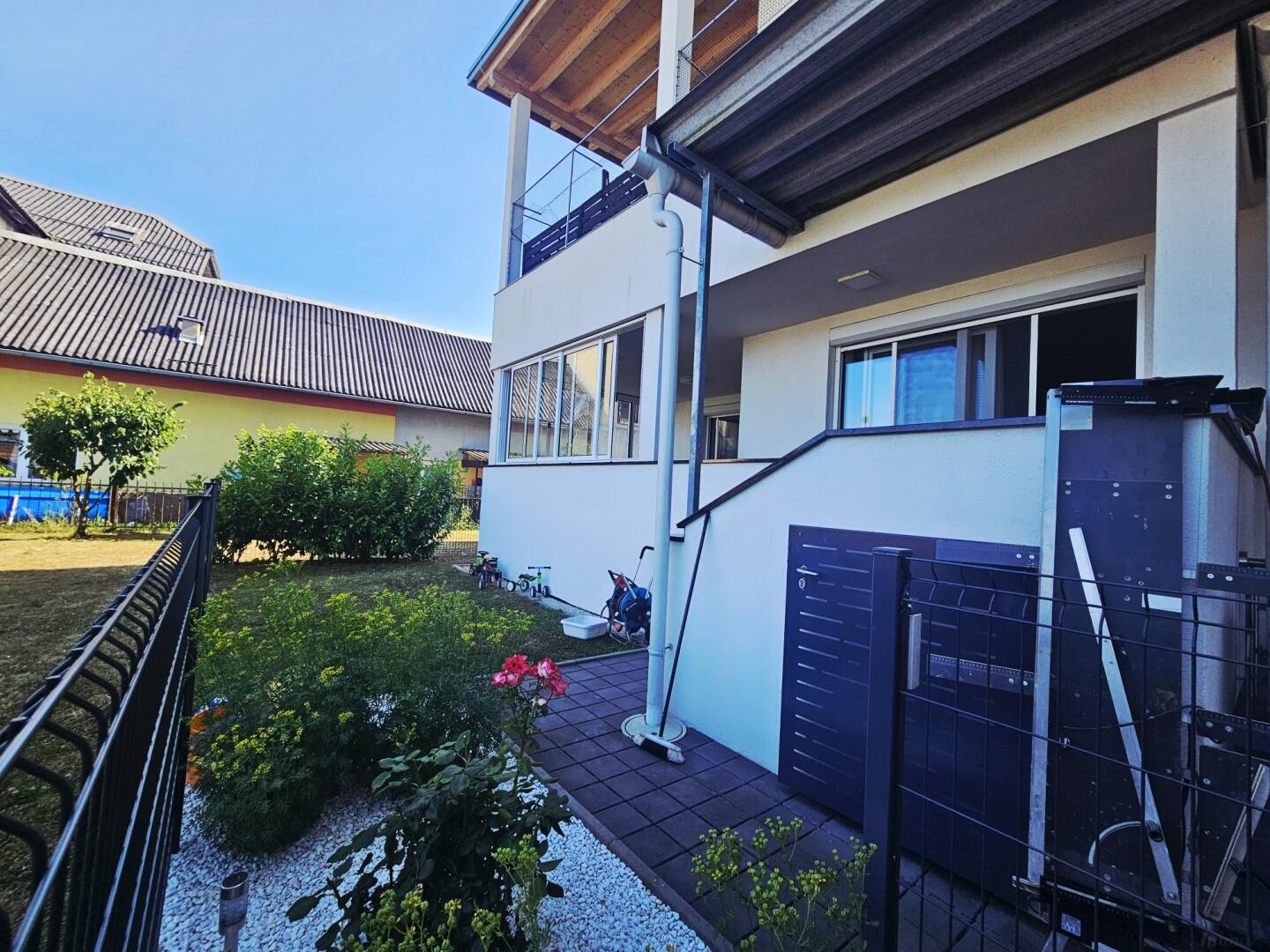 Moderne & vielseitige 4-Zimmer-Wohnung mit grozgiger Terrasse, Eigengarten und Bro-Keller /  / 8053 Graz,16.Bez.:Stragang / Bild 1