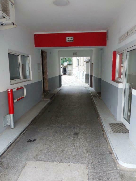 Geschäftslokal mit Verkaufsraum, Büroräumen, Lagerräumen im UG und Parkplätzen bei Dietrichsteinplatz zu vermieten!