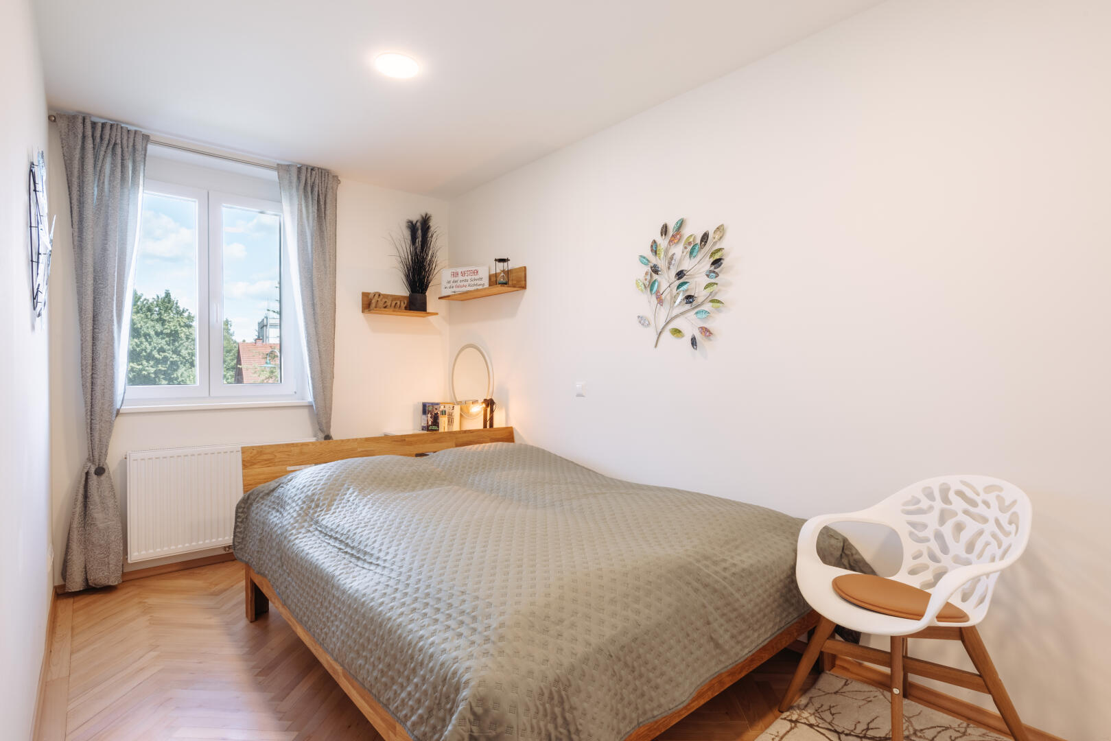 Schlafzimmer 1