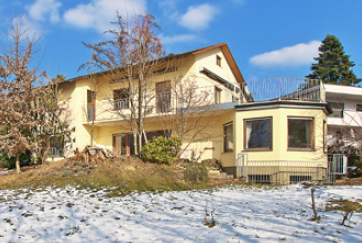 Vielseitiges Ein- oder Zweifamilienhaus mit großzügiger Dachterrasse in beliebter Lage
