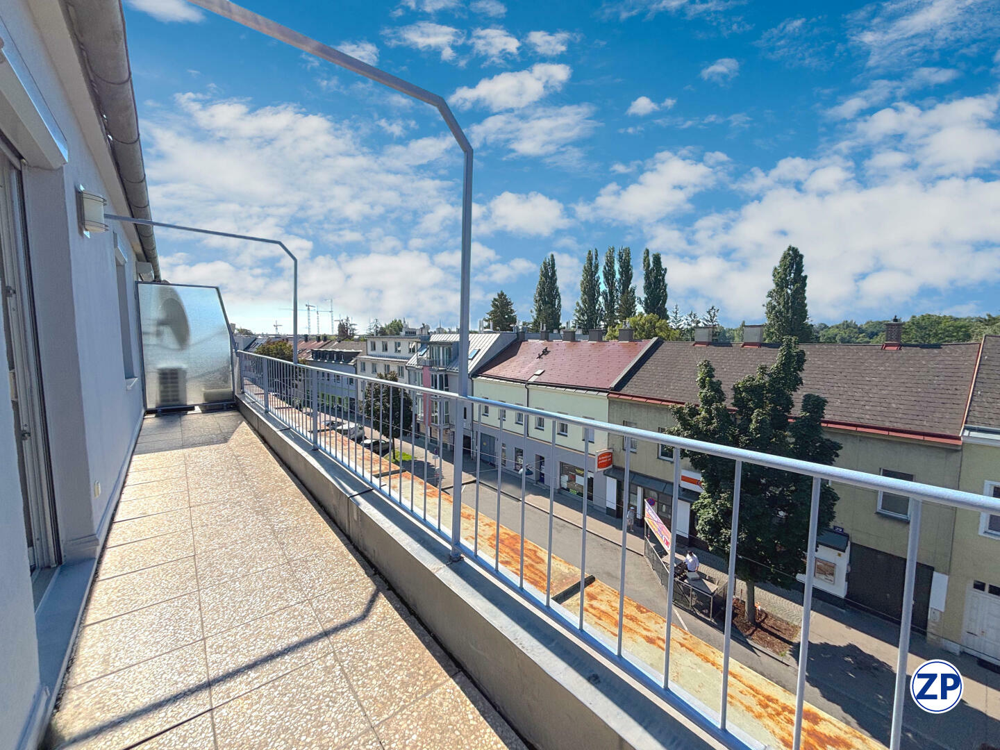 3 Zimmer-Wohnung mit 10 m² Terrasse - 4 Gehminuten zur Badnerbahn