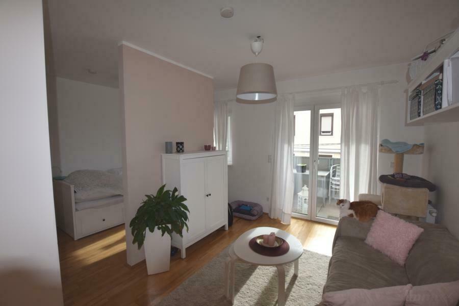 Moderne Garconniere mit Balkon