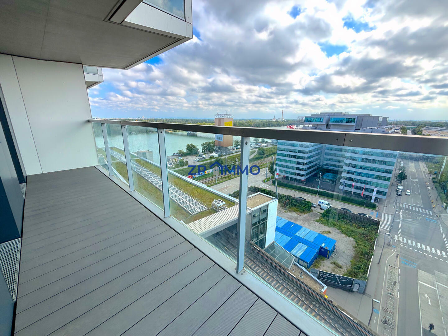 Marina Tower, Erstbezug 10. Stock - Direkt an der U2 (Donaumarina) !