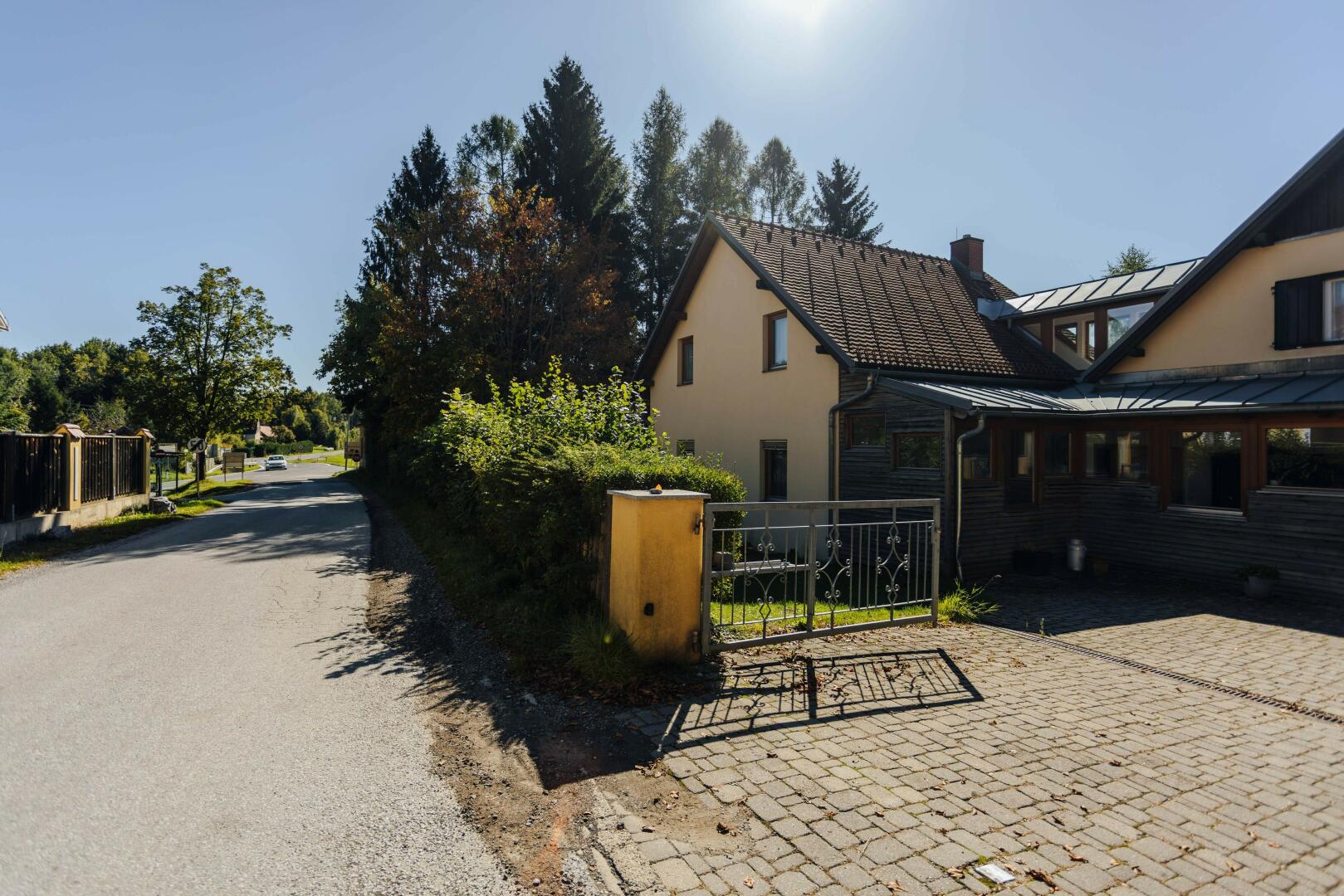 Vorderansicht - Zufahrtsstraße