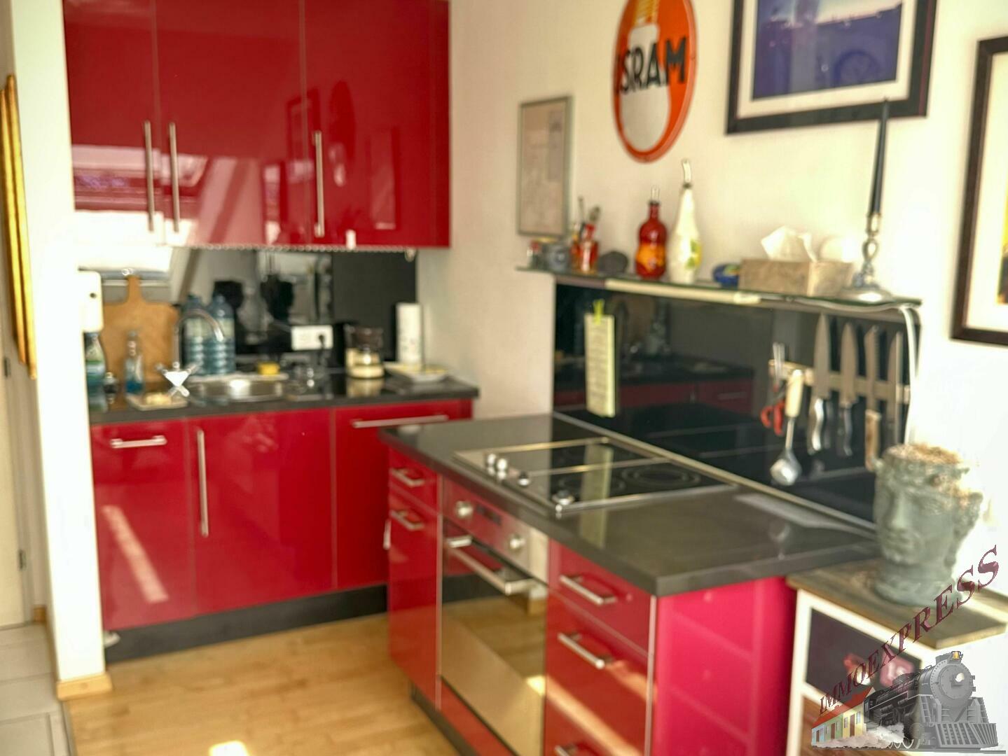 Liebevolle 2 Zimmer- oder Atelierwhg. - DG - Salzburgblick - gemauerter Kaminofen - Sichtdachstuhl