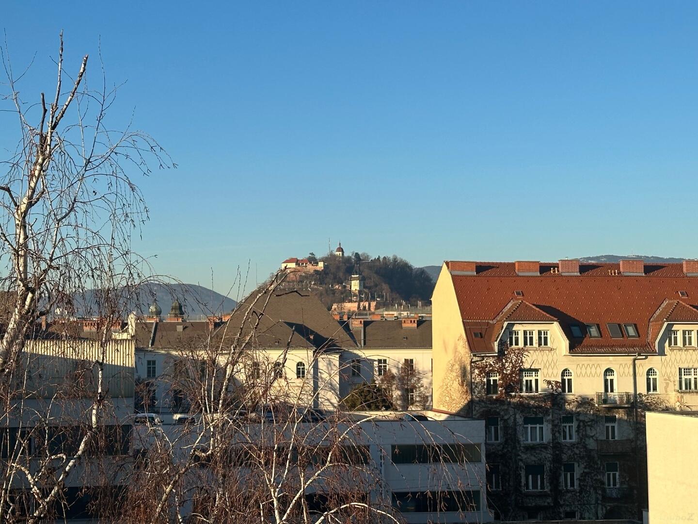 ERSTBEZUG- ALTBAUETAGE  mit SCHLOSSBERGBLICK, 1.OG mit LIFT !!! Bestlage nähe Augartenpark, Murpromenade und Innenstadt, **RARITÄT**, 4 Balkone,2 Eingänge, **Förderung**