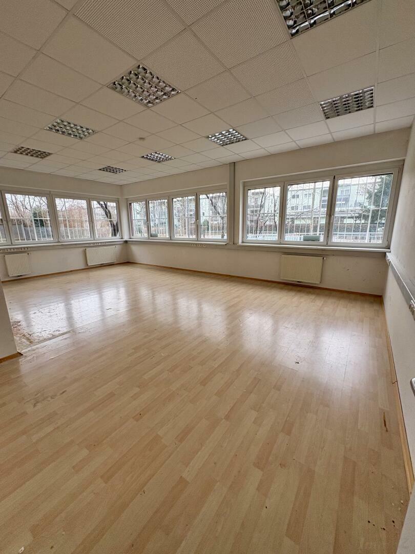 6,90 Euro /m²/Nettomietzins - Geschäftsflächen im EG für Ordination, Seminar, Büro, Yoga - in einem kleinen Gewerbecenter.