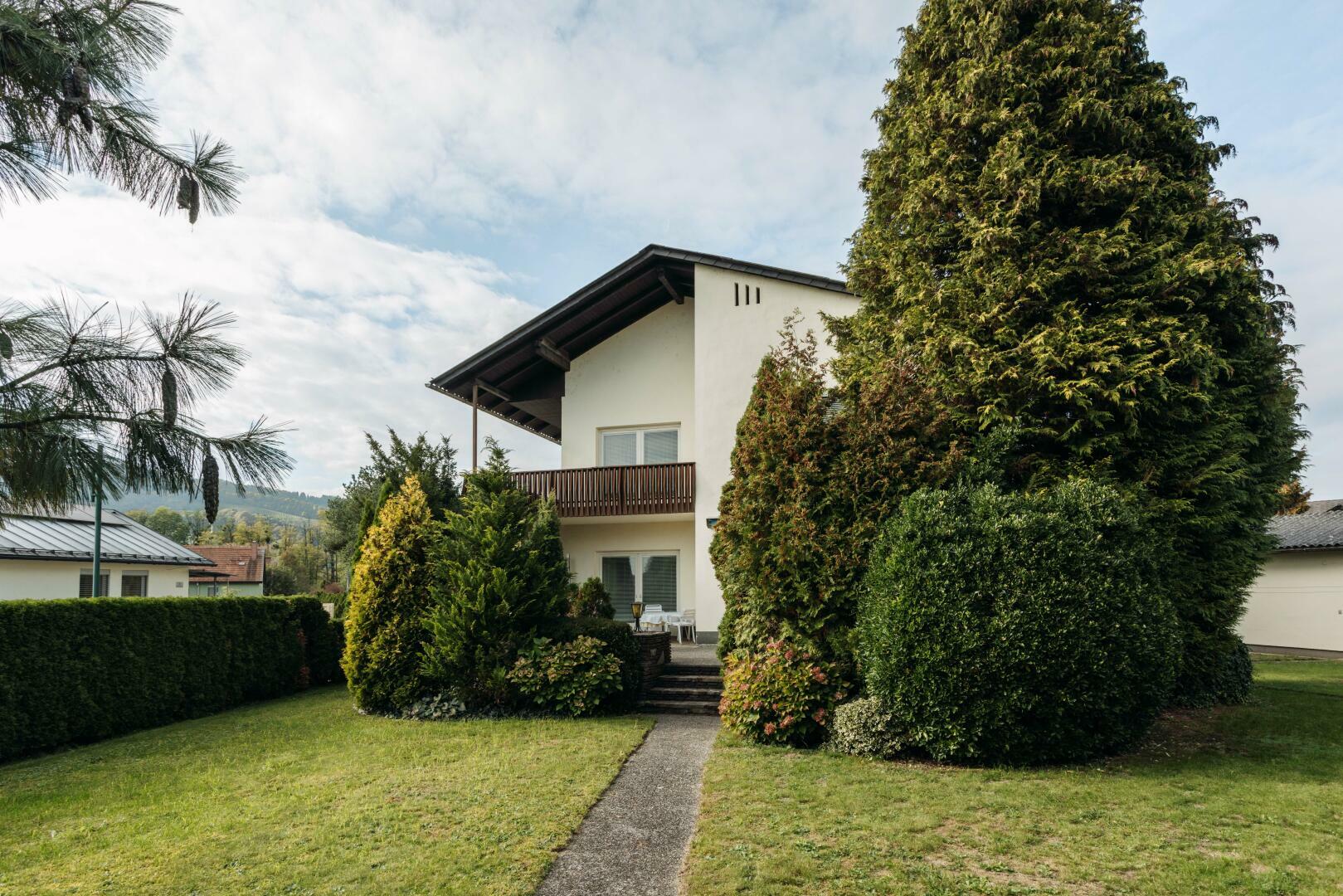 Großzügiges Familienhaus mit Pool und gepflegtem Garten zentral in Leibnitz / Südsteiermark