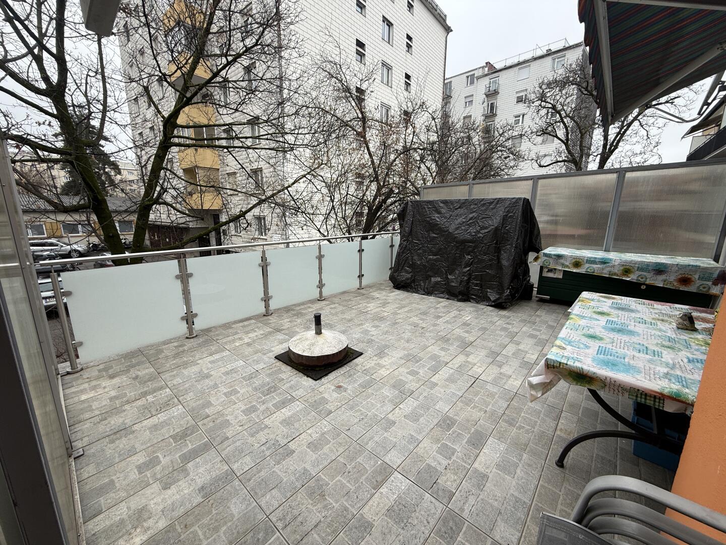 Zinshaus in Graz/Gries, 5 Einheiten aktuell + Parkflächen
