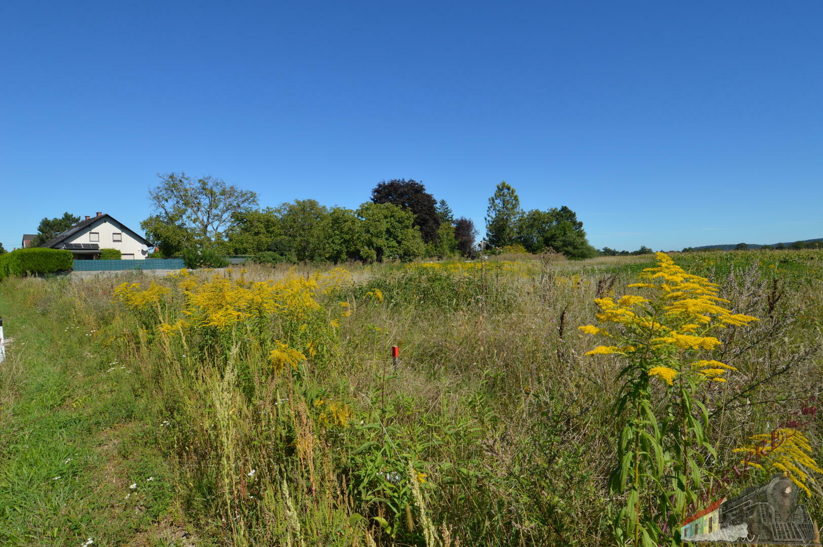 1.930 m² Grundstück umgeben von Feldern