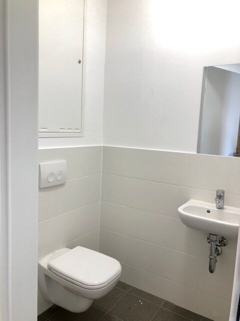 WC mit Handwaschbecken