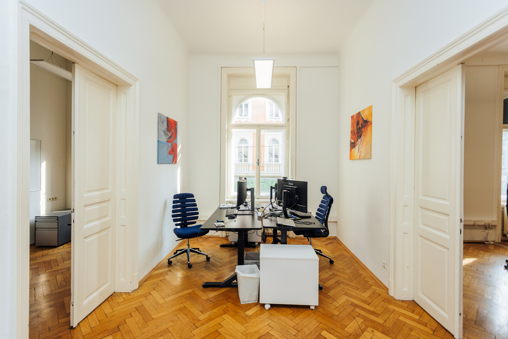 Durchgangs-Büro