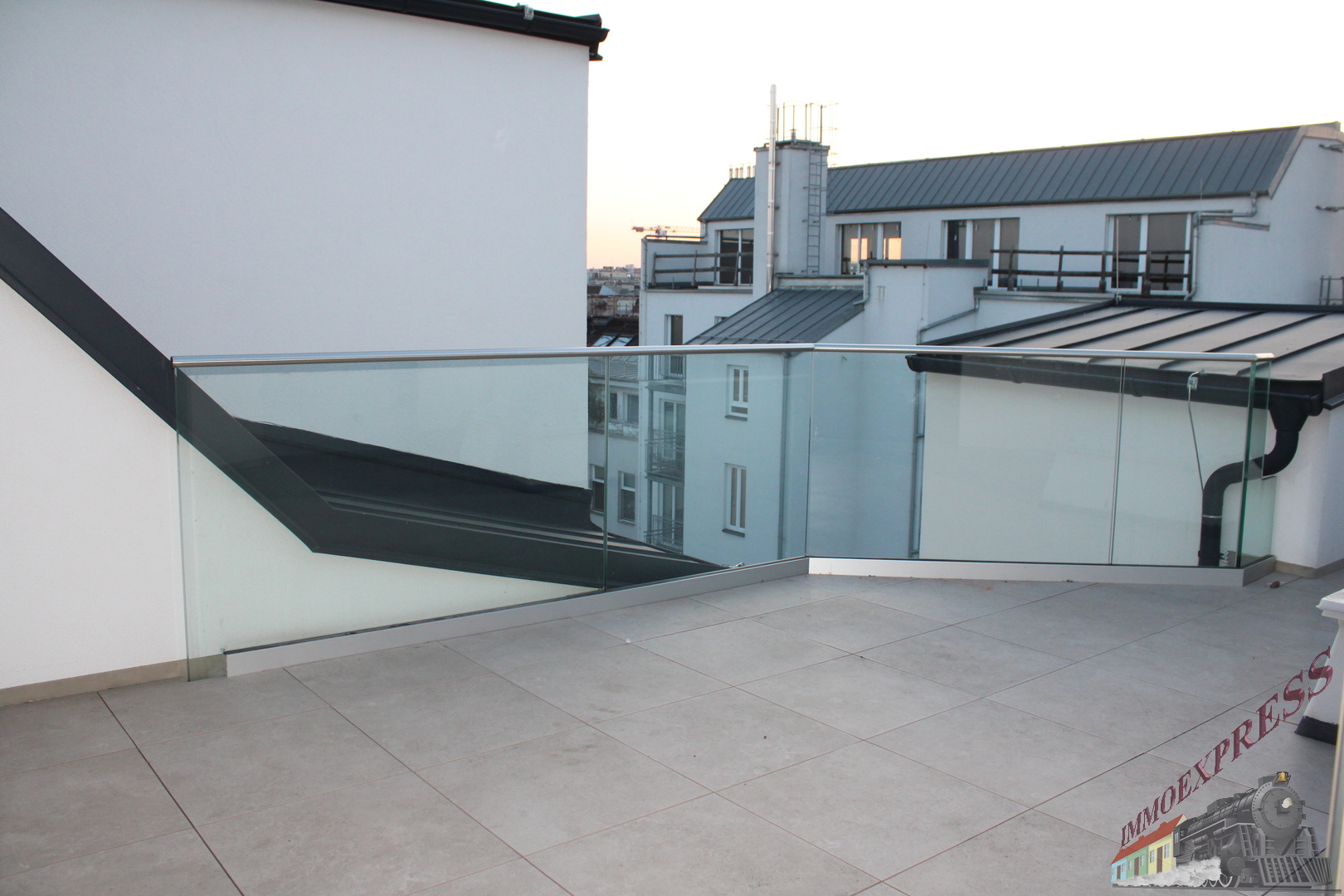 Exklusive Dachgeschosswohnung im 9. Bezirk mit sehr großer Terrasse