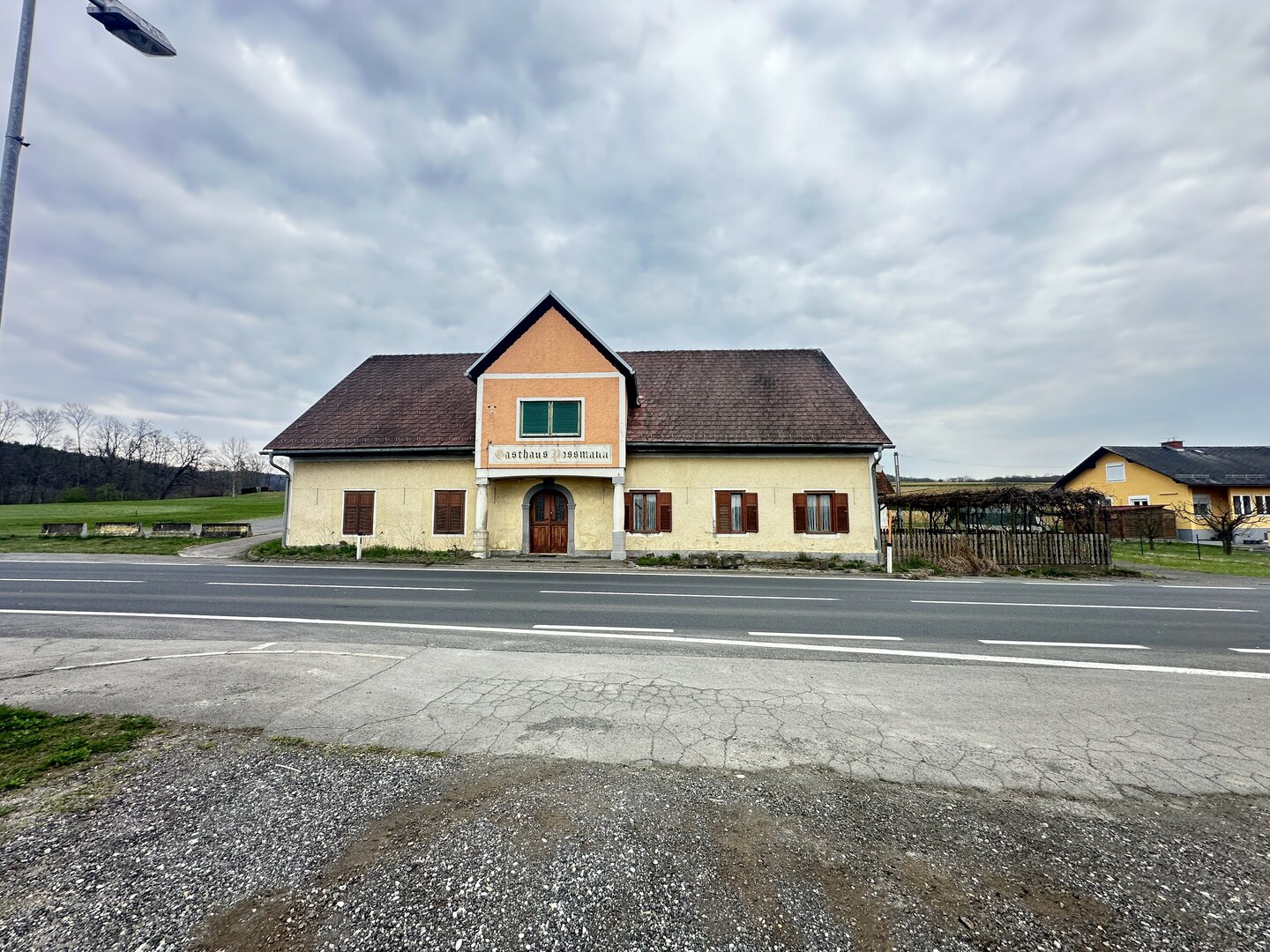 Exklusiv für Sie! Visionär gesucht!!!  -> Haus mit Nebengebäude sowie großes Grundstück in Hof bei Straden