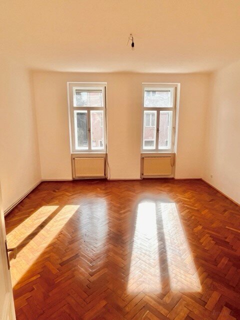 Altbau-Großgarconniere im Hochparterre, ruhige Lage - ab 1.10. beziehbar