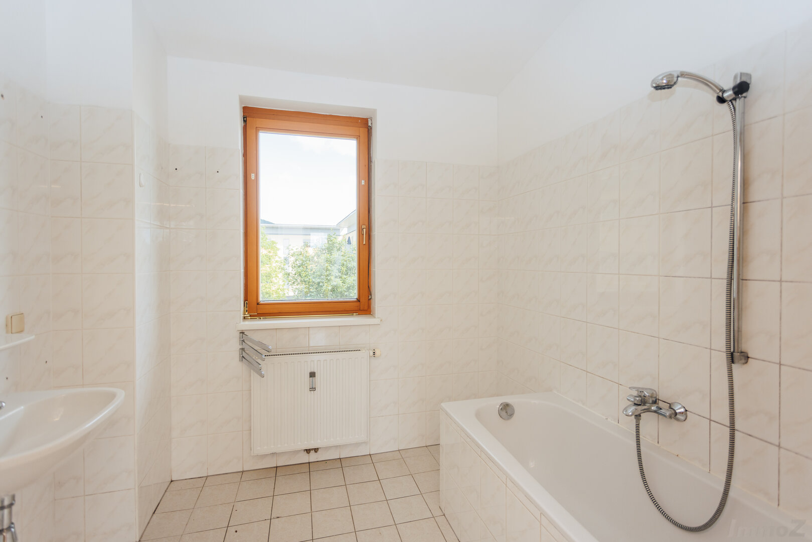 Bad mit Wanne Fenster