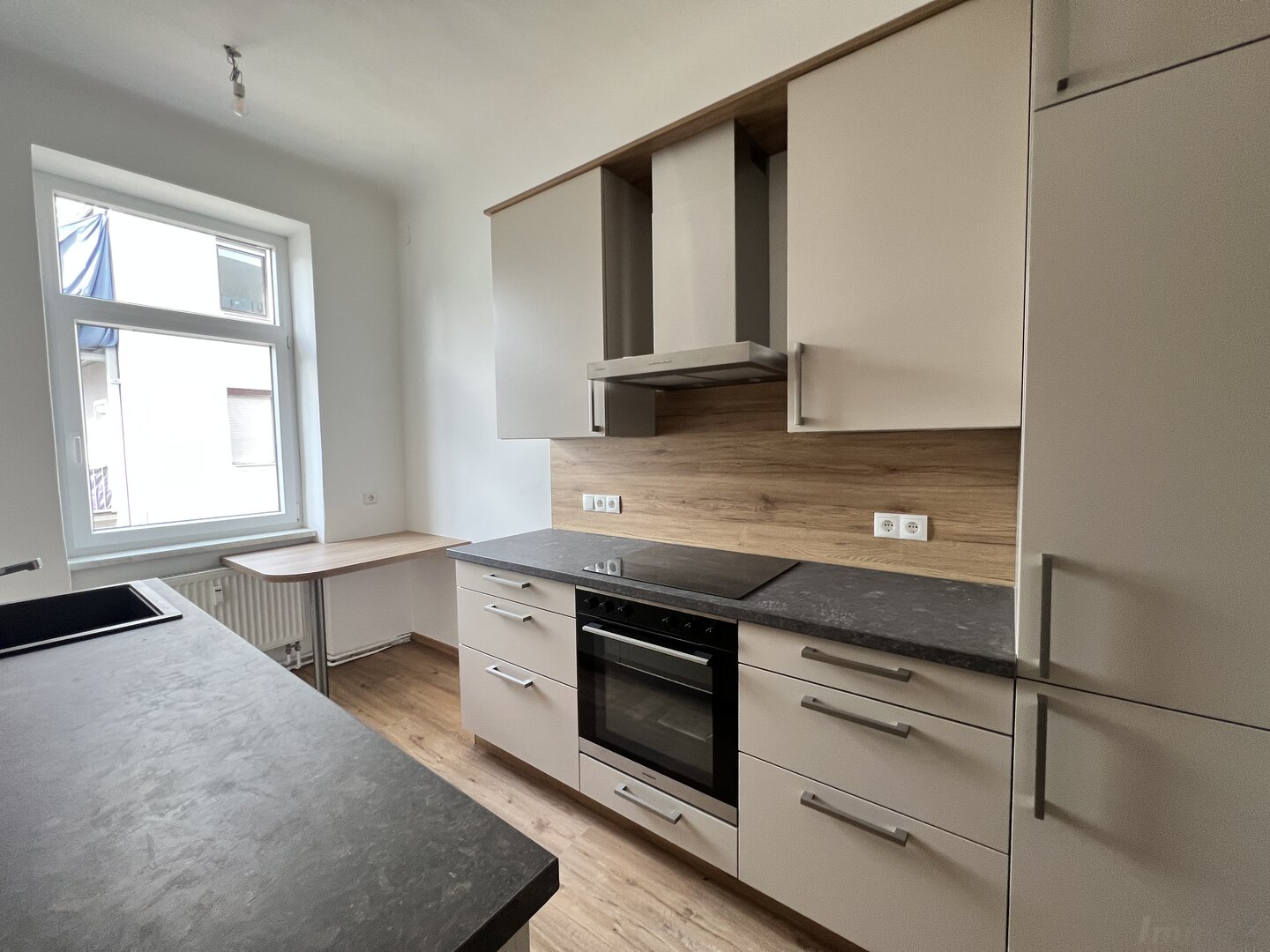 Top sanierte 3 Zimmer und möblierte Küche ab September, Optional Balkon ++Videorundgang++