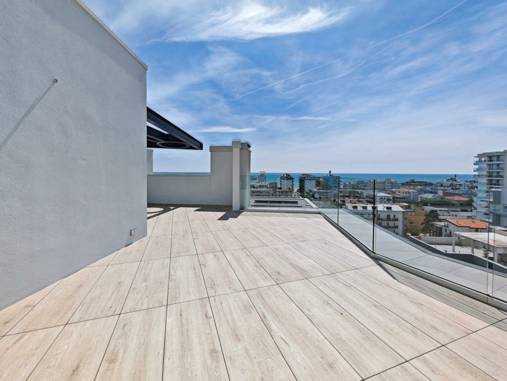 Italien - Jesolo: Außergewöhnliches Penthouse mit traumhaftem 360 Grad Blick|Italy - Jesolo: Extraordinary penthouse with a stunning 360-degree view