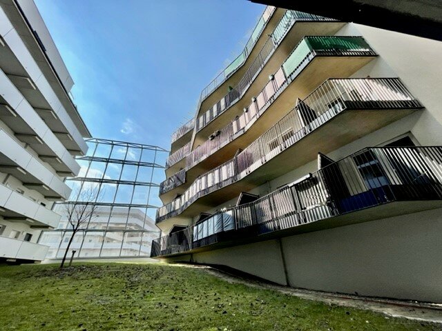 vermietet bis 31.07.2028 -Neuwertige, kleine 2-3 Zimmerwohnung mit 4,48 m² Balkon. Der Kaufpreis ist exkl. 20 % Mwst.